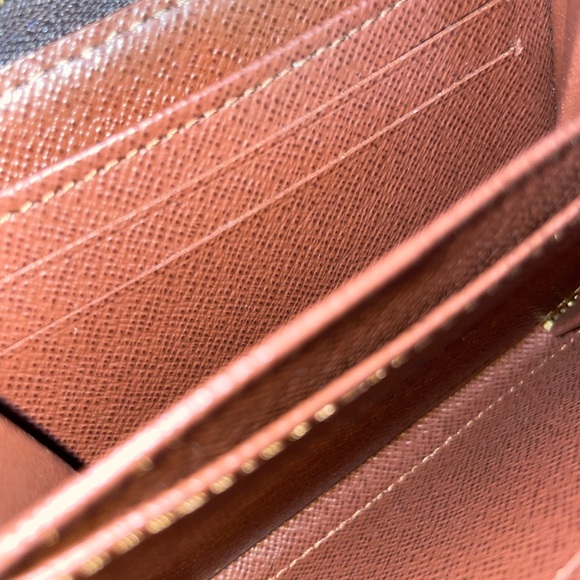 Authentic Louis Vuitton Zippy card holder - Picture 12 of 16